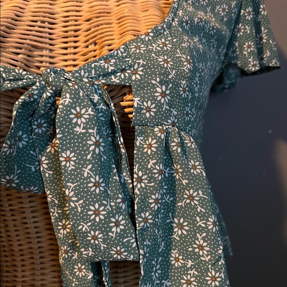 green floral tie shirt - Picture 7 of 8